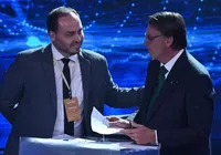 Carlos Bolsonaro diz que pai é inocente em novo desabafo