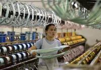 China desafia crise da guerra e registra crescimento acima do previsto