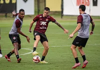 Com reforço na zaga, Vitória relaciona 23 atletas para encarar o Galo imagem