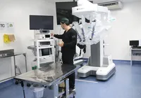 Cirurgia com robôs da China e 'vacina' anti-HIV: a saúde do futuro em Salvador imagem