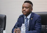 Deputado cristão de direita admite que induziu parceira ao aborto imagem