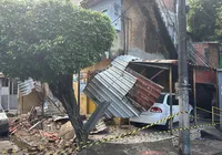 Desabamento de marquise deixa uma pessoa ferida na Ribeira imagem