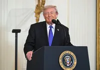 Donald Trump impõe 15 condições para encerrar guerra contra o Irã imagem