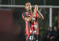 Zagueiro titular do Vitória pode perder temporada após lesão no BaVi imagem
