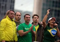 Eduardo Bolsonaro reage a racha da direita e cobra apoio a Michelle imagem