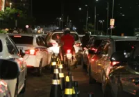 Engarrafamento na região do Salvador Shopping irrita motoristas e trava cidade