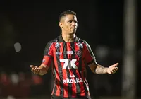 Erick vai jogar em Vitória x Corinthians? Entenda situação do atacante imagem