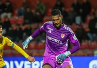 Ex-goleiro do Bahia erra feio na Europa e condena time ao rebaixamento imagem