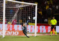 Ex-Vitória brilha em disputa de pênaltis e classifica Sport na Copa do Brasil imagem