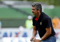 Ex-Vitória fica 'preso' no Catar e presencia guerra de perto: "Medo" imagem