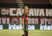 Ex-Vitória marca gol contra durante eliminação em torneio europeu