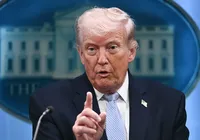 Trump assina ordem para acelerar uso de psicodélicos nos EUA