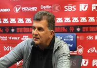 Fábio Mota reprova atuação em derrota e detalha mercado do Vitória