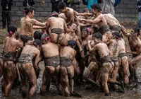 Festival da Lama no Japão: veja fotos do Warabi Hadaka Matsuri