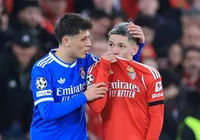 Fifa aprova expulsão direta para jogador que cobrir a boca; entenda