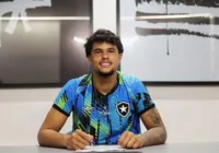 Filho do goleiro Bruno brilha na base e mira Seleção brasileira