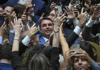 Flávio Bolsonaro admite encontro com Vorcaro: "Ponto final nessa história"