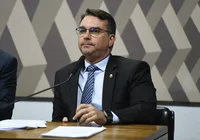 Flávio Bolsonaro repete Roseana Sarney e 'queima na largada' das eleições