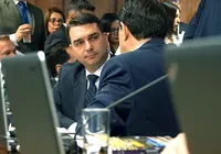 Flávio promete subir rampa do Planalto com Bolsonaro