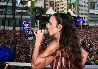 Folião vestido de latinha chama atenção de Ivete Sangalo no Carnaval imagem