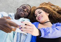 Geração Z conservadora? 31% dos jovens acreditam que esposa deve obedecer o marido imagem