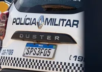 Homem joga bebê de seis meses no chão, agride mulher e tenta atropelá-la