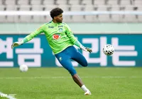 Hugo Souza é convocado para Seleção Brasileira após lesão de Alisson imagem
