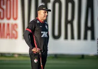 Jair Ventura revela por que reforço argentino não estreou contra o Bahia imagem