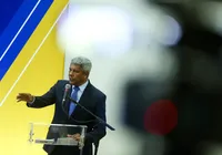 Jerônimo busca na Ásia produção inédita de tratamento contra câncer