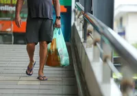 Lei das sacolas plásticas gratuitas continua suspensa em Salvador