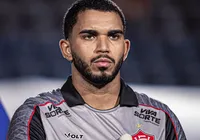 Lucas Arcanjo sente incômodo e é substituído em jogo do Vitória imagem
