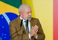 Lula anuncia 'pacote' para segurar preço do petróleo no Brasil