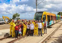 Lula e Jerônimo vistoriam obras do VLT de Salvador e autorizam expansão do modal
