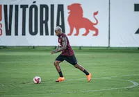 Marinho sente dores e é substituído no primeiro tempo