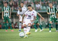 Matheuzinho revela por que foi reserva em Chapecoense x Vitória: "Arma secreta"