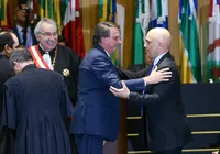 Moraes cede a apelo de Bolsonaro e libera visita de assessor de Trump imagem