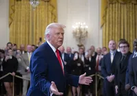 Brasil será afetado? Nova tarifa de 15% de Trump começa a valer imagem