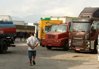 Caminhoneiros fazem manifestação contra a alta dos combustíveis em Salvador