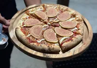 Pizza de bolo de rolo, resort gigante e mais: o que fazer em Porto de Galinhas