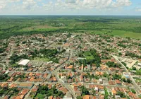 Por que o número de eleitores em Mata de São João supera a população real? imagem