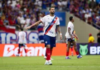 Preocupa? Willian José deixa campo após entrada dura; confira