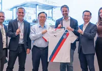 BYD lidera vendas no Brasil em abril e presidente global recebe camisa do Bahia