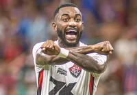 Ramon celebra boa fase no Vitória e revela conselho valioso de Osvaldo