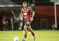 Renê chega ao terceiro gol no Vitória e assume artilharia do Nordestão