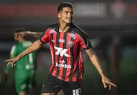 Renê tem melhor início de centroavantes do Vitória desde 2018