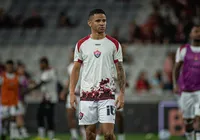 Revoltado, Erick diz que o Vitória foi "roubado de novo" contra o Athletico imagem