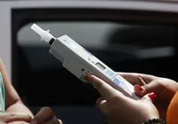 Filho de prefeita, secretário é autuado em Salvador com carro oficial da prefeitura imagem