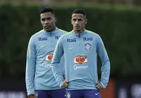 Sem Juba, Ancelotti aponta laterais como ponto fraco da Seleção Brasileira