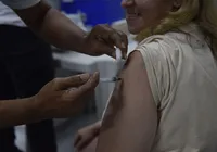 Shopping de Salvador vacina contra gripe em horário estendido