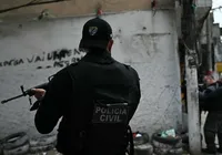 Vereador preso e mãe de Oruam foragida: operação policial no Rio mira CV imagem